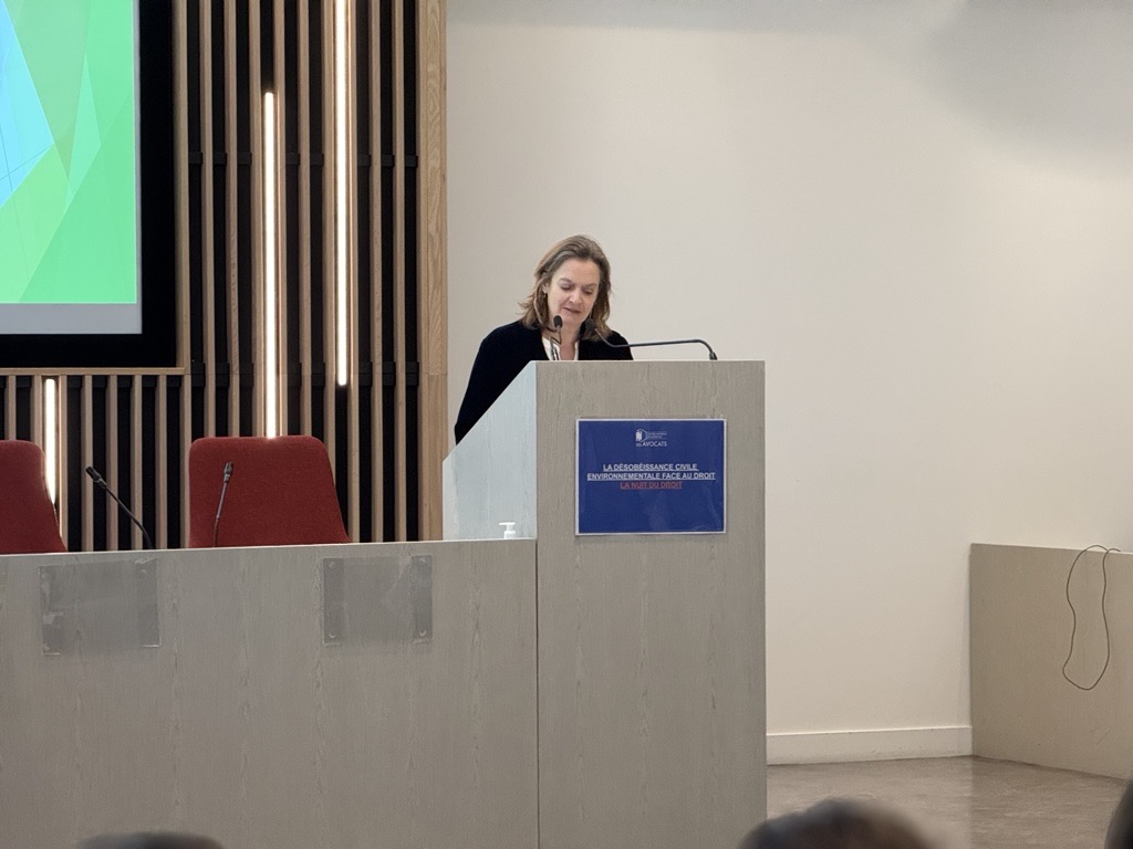 [#NUITDUDROIT] « Notre mission d’avocats est d’éclairer, de transmettre, de rendre le droit accessible, vivant, et utile à chacun." 💬 <a href="/JulieCouturier_/">Julie Couturier</a> 
 
À l’ouverture du colloque sur la désobéissance civile écologique, la présidente du CNB est claire : Non, nous ne la prônons