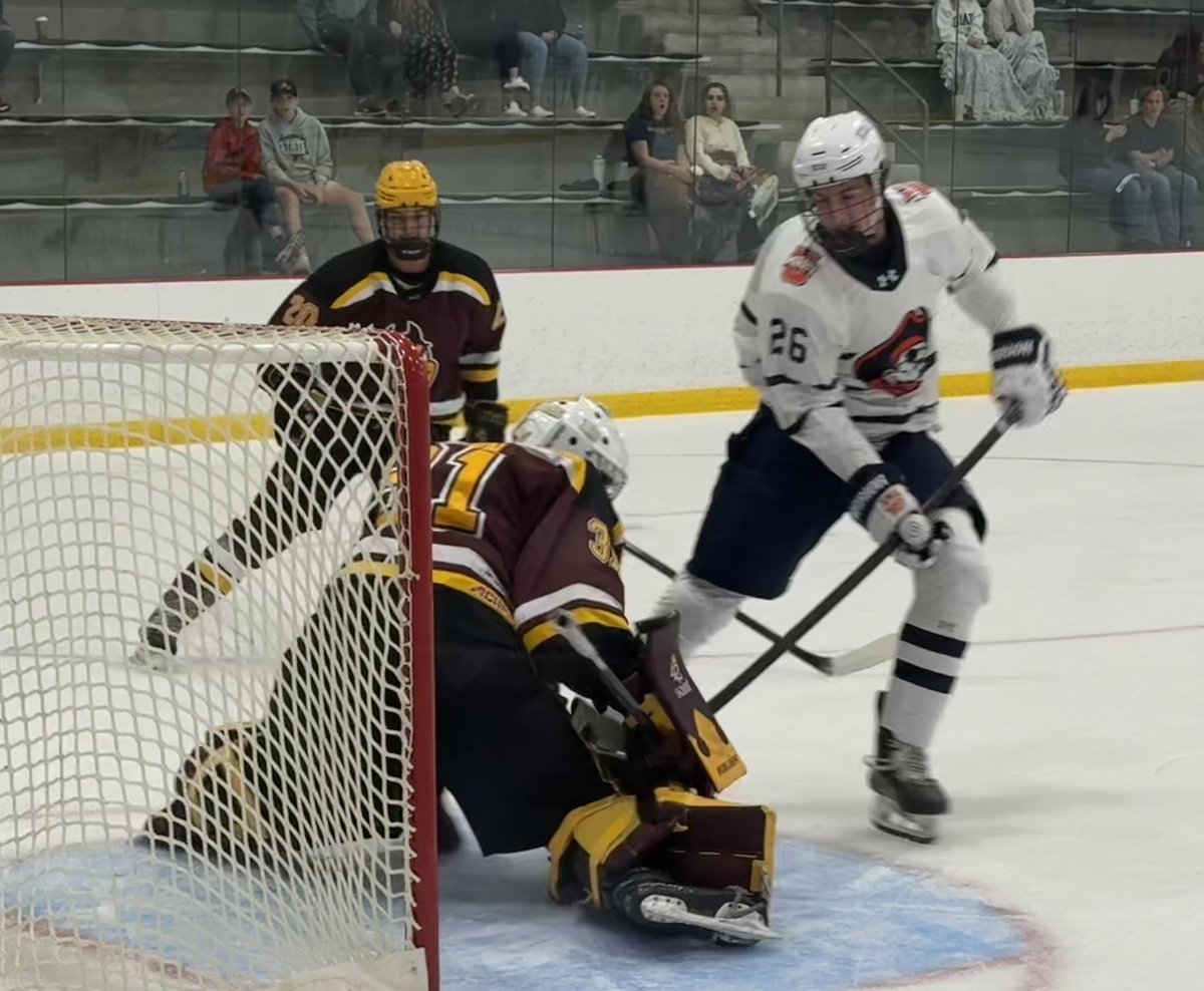 ACHA_ITHSW's tweet photo. The Johnny Walker era behind the bench at Arizona State University may have ended with a 5-2 loss to @UMaryMHockey Thursday, but the performance was physical, fast and exciting! Good things ahead for Sun Devil fans! @ACHAHockey @ACHAMensD1 https://t.co/HfSBtIe934