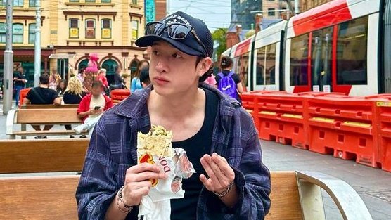 pleasurejih's tweet image. Aniversário do amor da minha vida hoje... Clichê, mas realmente o presente é todo meu por te ter comigo! Eu te amo Atlas, te amo tanto que não cabe em palavras. Você é um pai e marido incrível, a sua existência me faz a pessoa mais feliz do mundo. Parabéns pelo seu dia! 💘