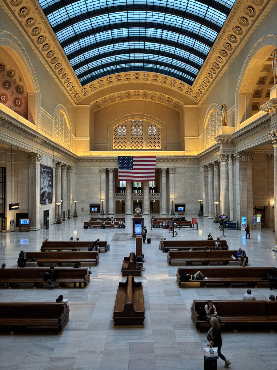north0fnorth's tweet photo. you can still find beautiful great halls/concourses in other cities, it’s not like grand central is the only nice old train station left in the country 

(chicago, dc, philly) https://t.co/DDt8r164jI