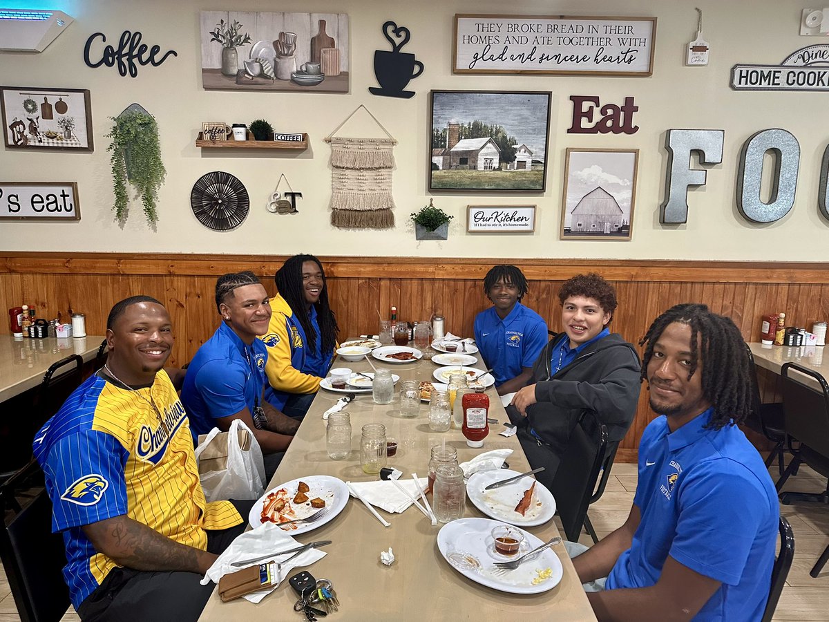 Trey_Tutt's tweet image. Game Day Breakfast with the Linebackers! #BeatHumble #HomecomingWeek🔵🟡