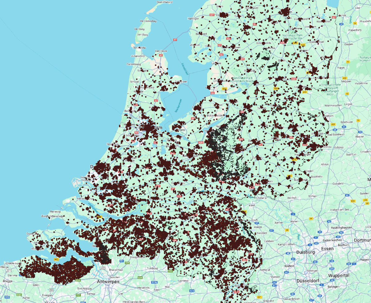 Dit is de depositie boven 1900 mol. Een van de leukste - in alle eerlijkheid vreemde - aspecten van DEPAC (depositie module in OPS) is dat er veel depositie op steden is. Wiskundig komt dit door 'reliëf', maar ik geloof er niks van, waarom zou er veel stikstofdepositie zijn op de