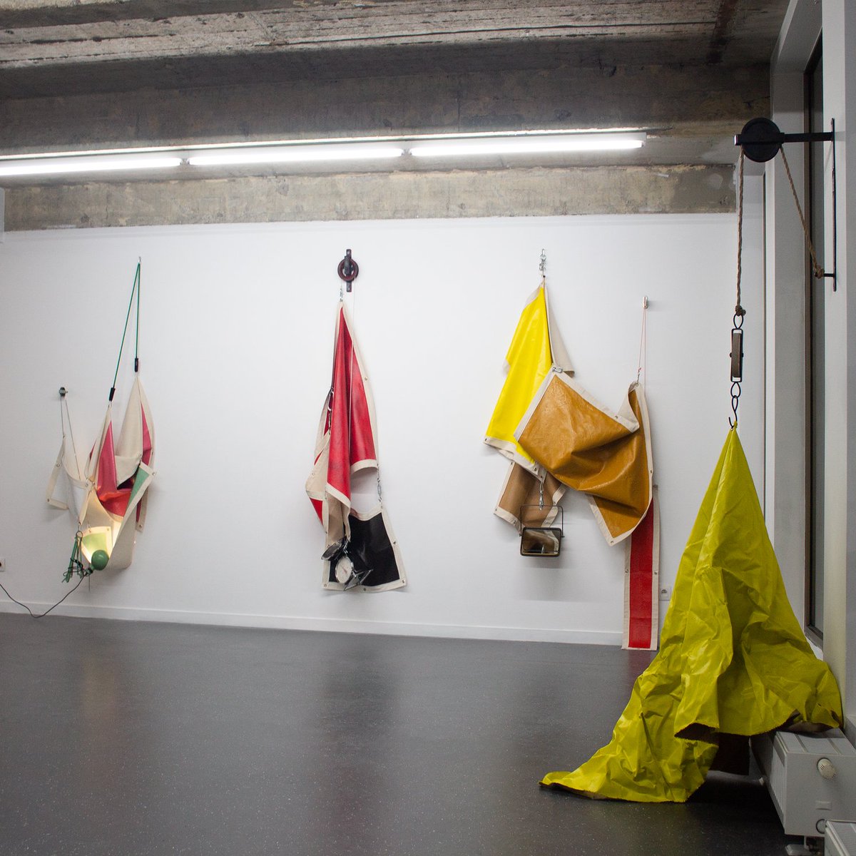 'Retrato de familia', de Mar Caldas, e 'Deixar a Pintura Caer', de Carlos Fer, son os dous proxectos gañadores dos V Premios Crea, impulsados polo <a href="/Campuscrea_po/">CampusCreaUVigo</a> da <a href="/uvigo/">Universidade de Vigo</a>, co apoio de <a href="/depo_es/">Deputación Pontevedra</a>.

➡️ acortar.link/GttKbX

#duvi #uvigo #xeracionuvigo