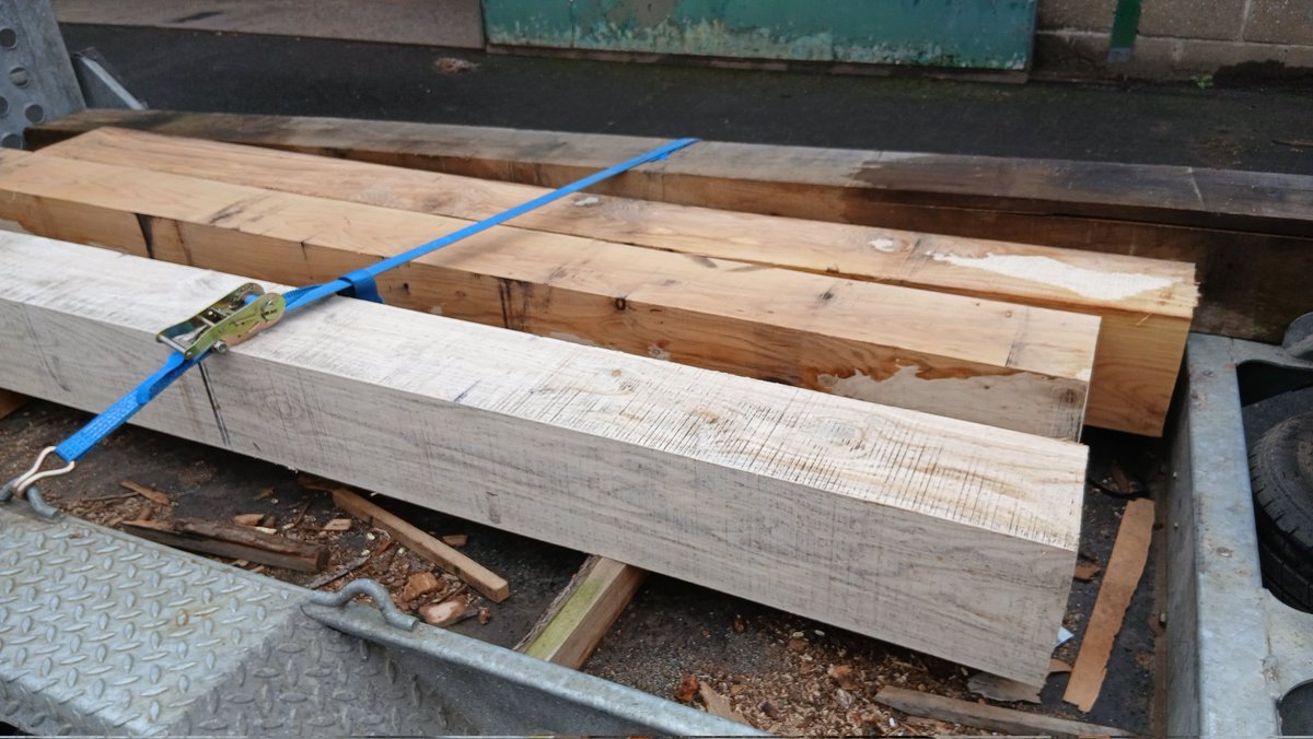 I loaded these with the forks, joiner and his labourer hand-balled them off with a fair bit of swearing 🤣