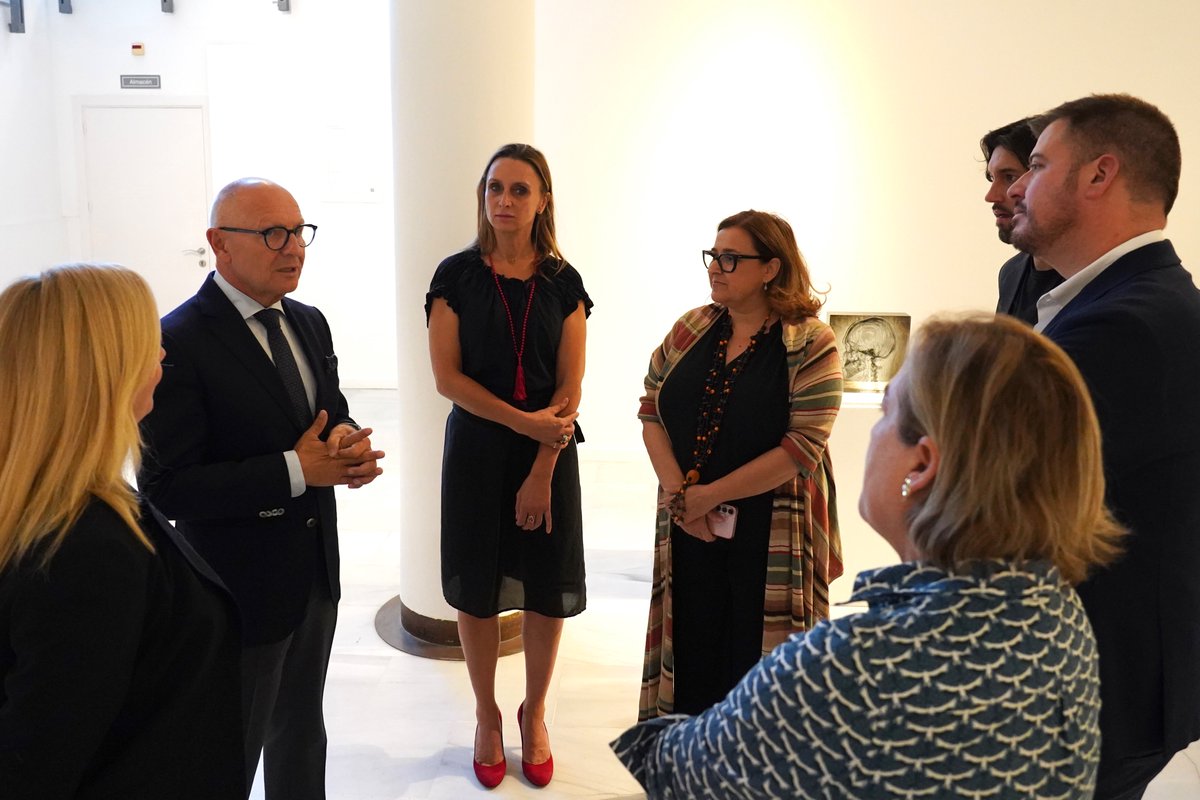 👉La exposición ‘Alma de vidrio: Existencia’ analiza el ciclo de la vida hasta el 30 de noviembre en el Museo de Arte en Vidrio de Alcorcón – MAVA

Ayer visitó la exposición el Embajador de la República Checa en España <a href="/LiborSecka/">Libor Sečka 🇨🇿</a> 

ℹ️Más info: ayto-alcorcon.es/es/comunicacio…