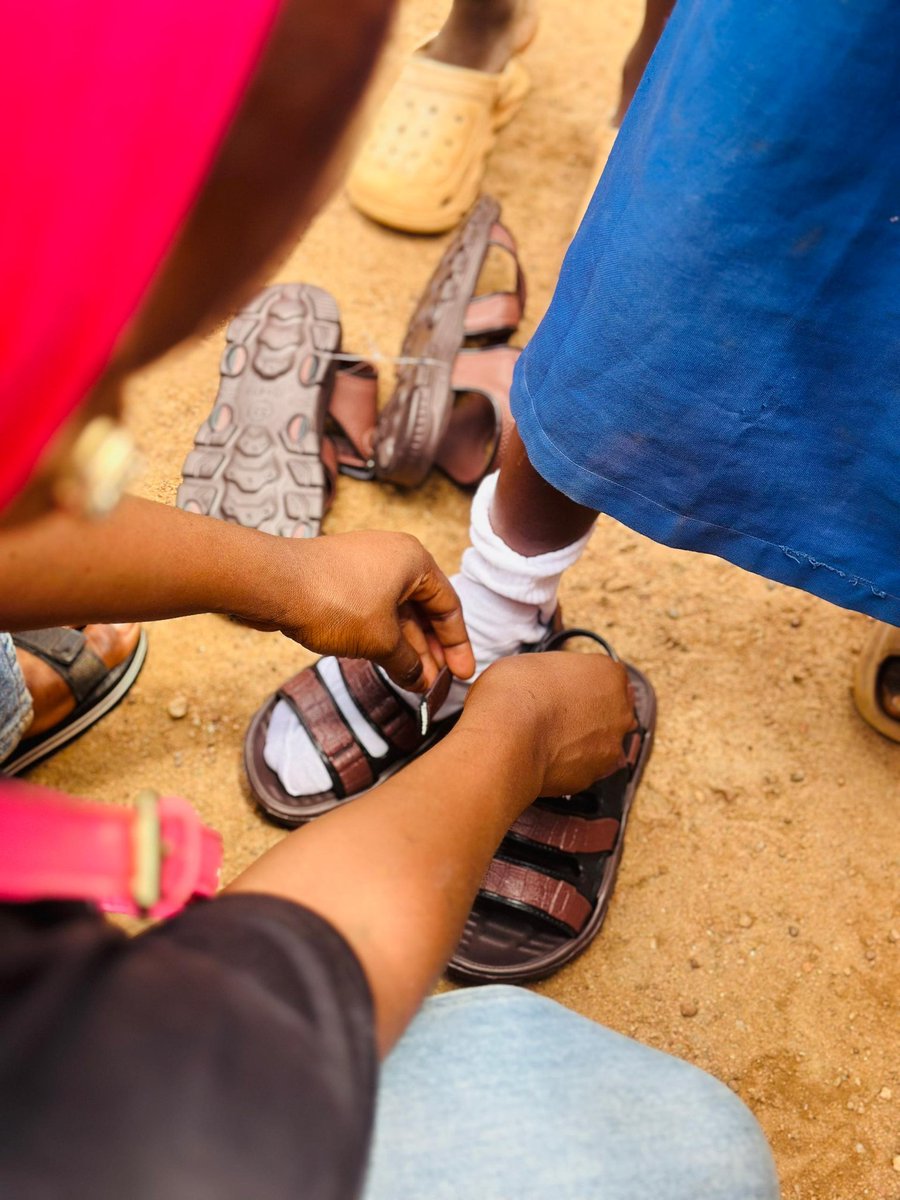 PCEOSWofficial's tweet photo. A new page and a fresh start for the pupils of Iloro Community Primary School, Akure. From receiving exercise books to new sandals and socks, the Back-to-School Outreach brought smiles and renewed hope to young learners. https://t.co/3IKCNRNoiD