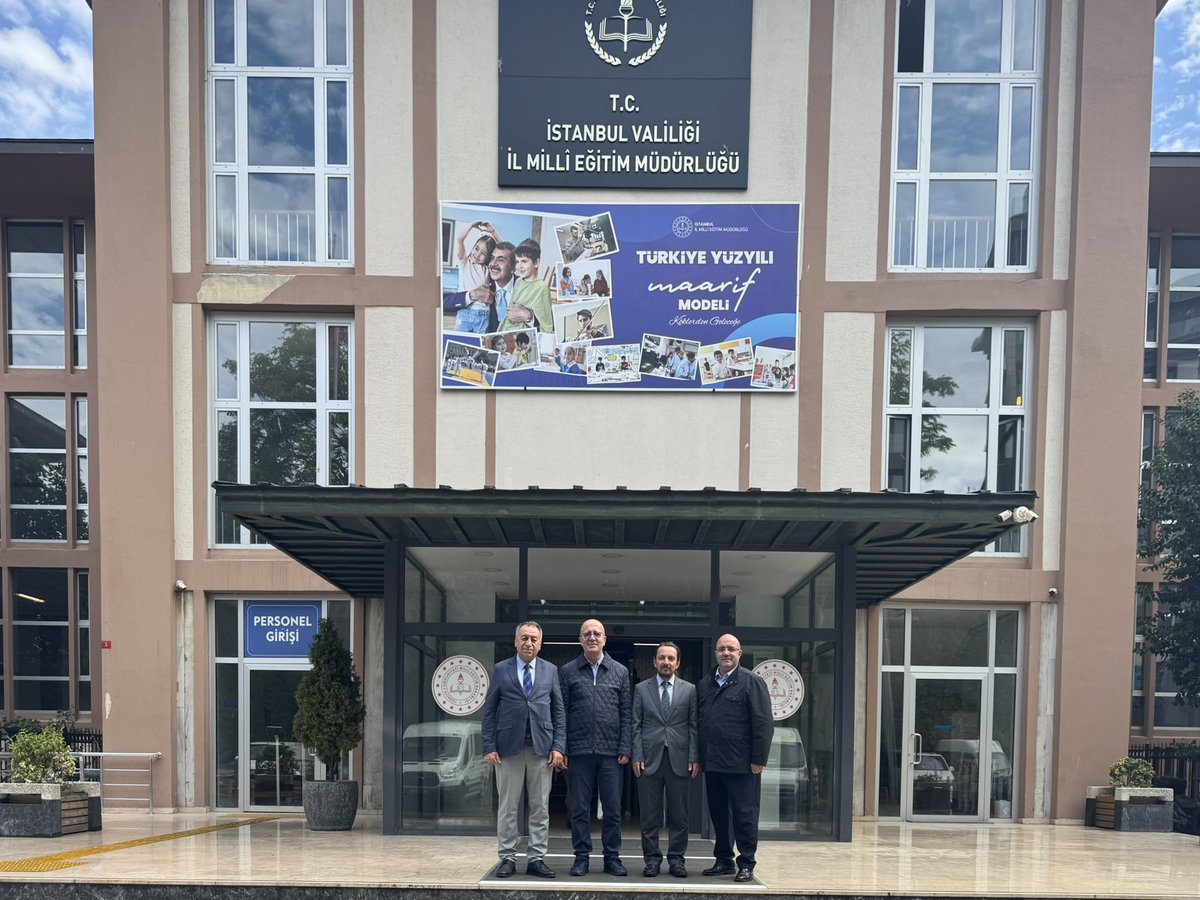 Sivas İl Kültür ve Turizm Müdürü Sayın Aziz ERDOĞAN’ı müdürlüğümüzde misafir ettik. Kendisine ziyareti ve keyifli sohbeti için teşekkür ederiz.