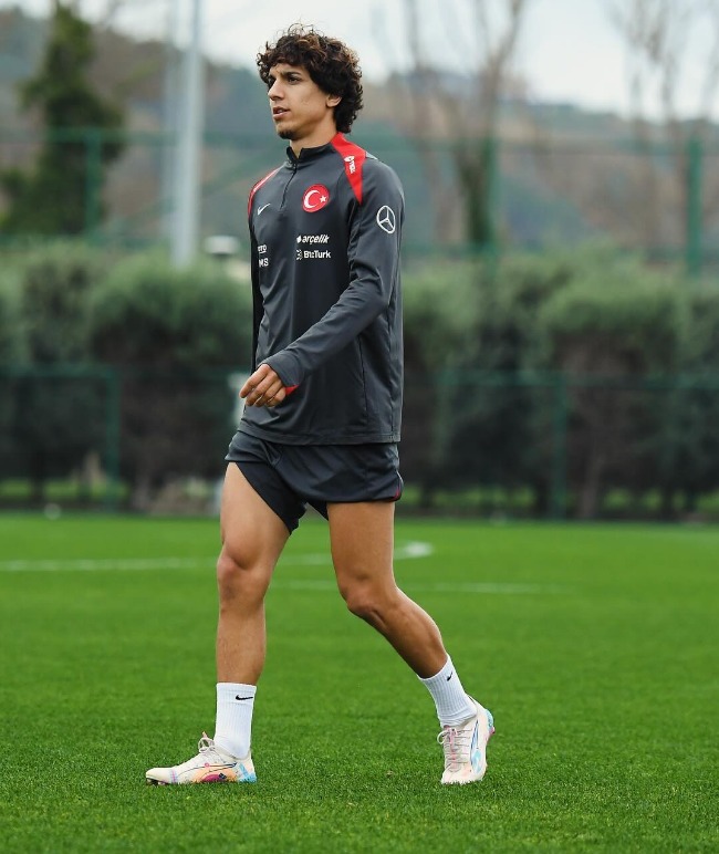 🚨Ümit Millî Takım, 10 Ekim Cuma günü Sakarya'da Litvanya ve 14 Ekim Salı günü Budapeşte'de Macaristan ile karşılaşacak.
🚨Sakaryaspor'un genç orta saha oyuncusu Emre Demir de aday kadroda yer aldı. Emre, kendi taraftarı önünde sahaya çıkacak.
#Sakaryaspor