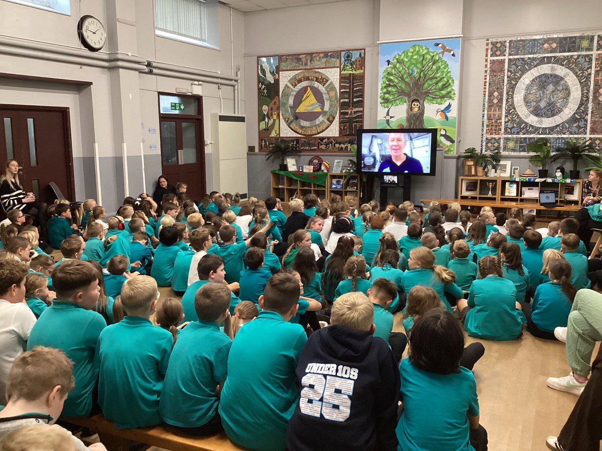 tynywernp's tweet photo. @tynywernp all logged in and ready for their space mission with @astro_timpeake for World Space Week! #TeamTim #worldspaceweek https://t.co/IYlxvfN7fo