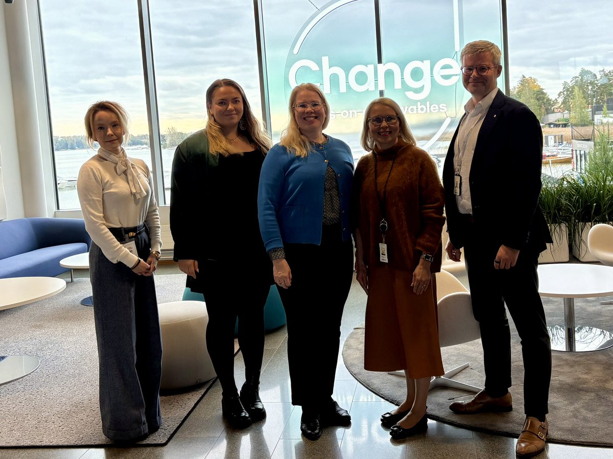 Keskusteluja kasvusta <a href="/NesteGlobal/">Neste</a> vieraana kollega <a href="/peppiinahuh/">Peppiina Huhtala</a> kanssa! Investoinneissa ennustettava toimintaympäristö on kaikki kaikessa.

Kiitos!

#KasvunReStart
<a href="/Elinkeinoelama/">EK</a>