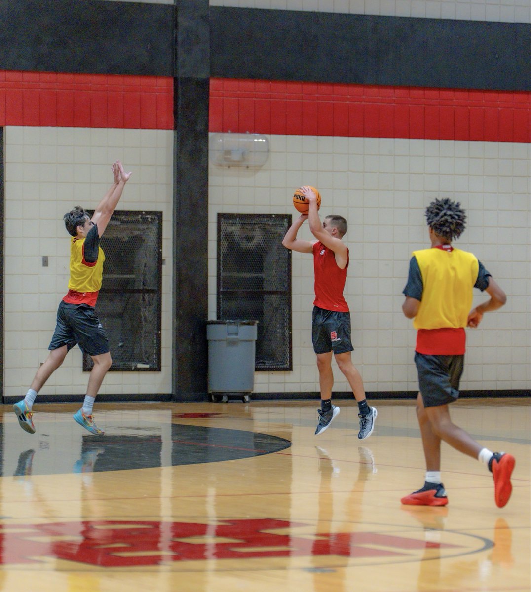 A lot of gym time together over the past 5 years.
Senior Reed Pennington 
Freshman Aj Scott 
Freshman Devon Stevens 
#eightwaybasketball #NBBEARS #Bearball