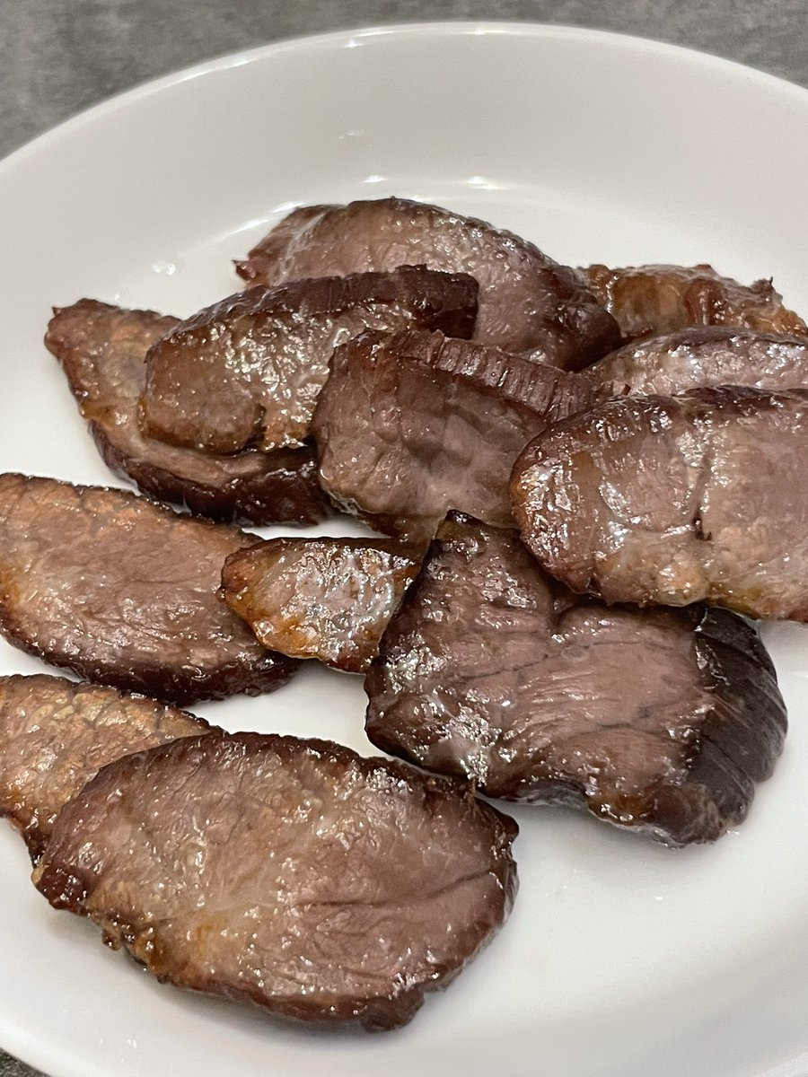 knjmtd's tweet photo. ウルトラ上手に焼けましたー

ひと噛み目はまるでステーキ、噛み続けるとジャーキー
塩っ気も程よくてツマミとして最高です https://t.co/3rcRKJXzmT