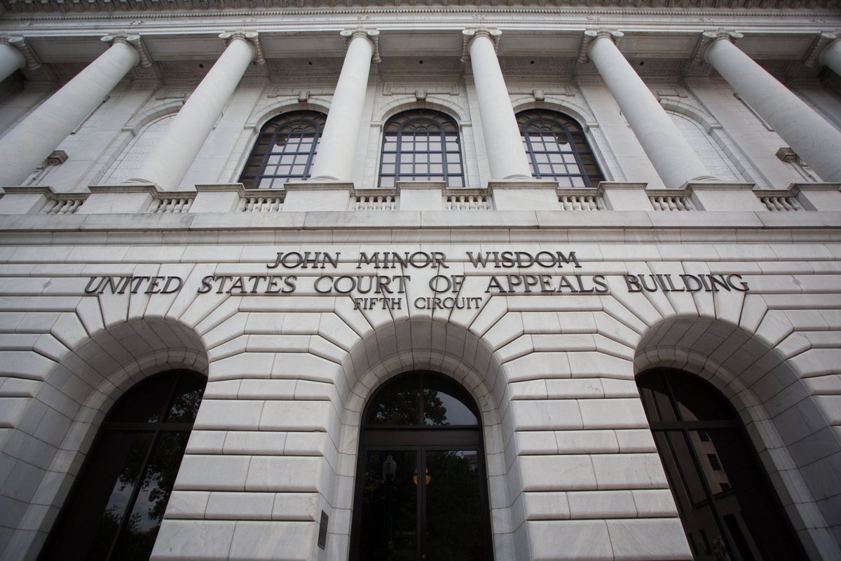 BAFFC's tweet image. US v Constantinescu: #5thCir reverses dismissal of indictment for #securitiesfraud from $114M #pumpanddump scheme using #socialmedia: indictment properly alleged scheme to defraud followers of money &amp;amp; intent to defraud #appellatetwitter #lawtwitter baffc.net/3ITmxhp