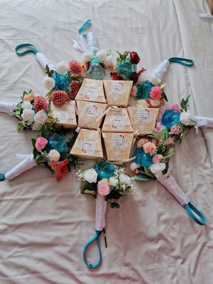 mk_shawol's tweet photo. Annyeong Areumdawols!
We’d so much fun last week for our 1st Shawol’s Wedding! Luar biasa ya kita sulap Shatar jd taman bunga. Kita kumandangkan #SHINee biar smua orang tau. And how pretty u are  @PutriNilam36960 Wishing you a lifetime of happiness! 🥰💐✨ #SHAWOLINDONESIA https://t.co/CqaQR78FS2