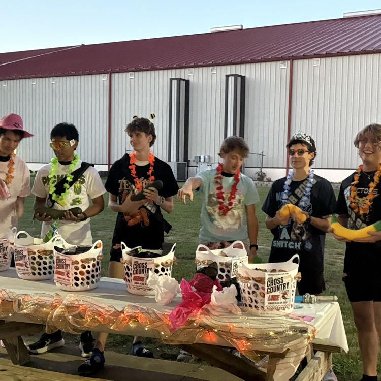Running it back to Cross Country's senior night on Wednesday! 👟 🎓 

Shout out to seniors Emmet Hart, Phillip Lynn, Luke Rossi, Reece Snyder, Anthony Granados, and Troy Colony for their dedication to JM XC 🧡🖤