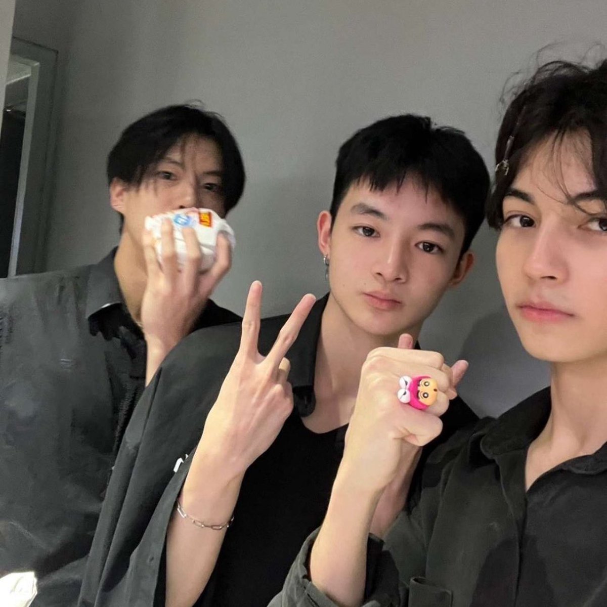 tatasillyyapper's tweet photo. PATIENTLY WAITING FOR THESE THREE TO INTERACT AGAIN WHEN THEY FINALLY DEBUT
#smtr25 #keeo #charlie #boys2planet #reeonn https://t.co/twhdJsK6vc