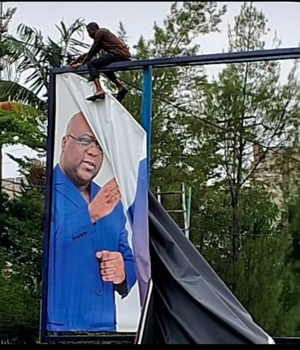 SimaroNgongoMba's tweet image. #AFRIQUE/#RDC: Quand un président ne fait l’honneur de l’Afrique surtout de son peuple, ses effigies sont inutiles et ne doivent pas être exposées publiquement.