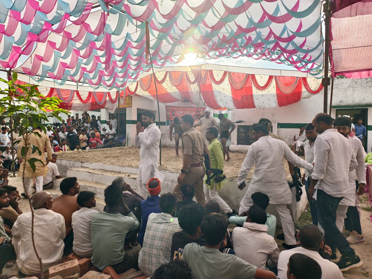 mla_pankaj's tweet image. विधानसभा क्षेत्र के ग्राम सभा सोंगरा की सरजमीं पर आयोजित विराट दंगल प्रतिस्पर्धा में मुख्य अतिथि के रूप में शामिल होकर पहलवानों का उत्साहवर्धन किया और प्रतिभागियों को बधाई एवं भविष्य की शुभकामनाएँ दी।
