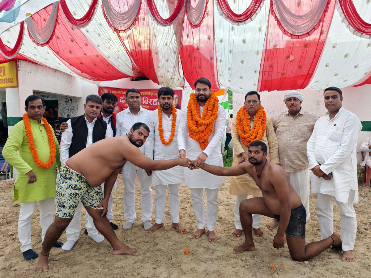 mla_pankaj's tweet image. विधानसभा क्षेत्र के ग्राम सभा सोंगरा की सरजमीं पर आयोजित विराट दंगल प्रतिस्पर्धा में मुख्य अतिथि के रूप में शामिल होकर पहलवानों का उत्साहवर्धन किया और प्रतिभागियों को बधाई एवं भविष्य की शुभकामनाएँ दी।