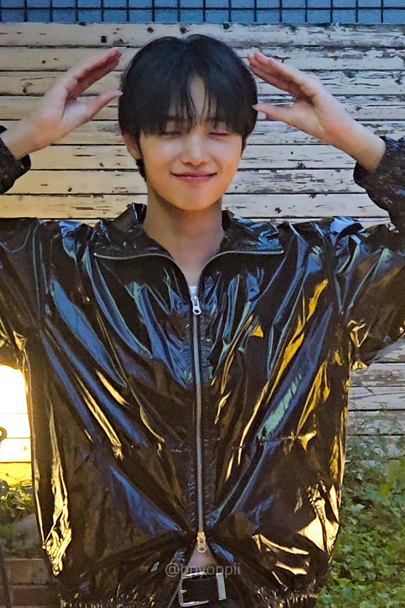 ppyoppii's tweet photo. 251003 써니텐 퇴근길

 강아지 뾰🐶

#손동표 #동표 #DONGPYO #ドンピョ https://t.co/PkWKG1fa3g