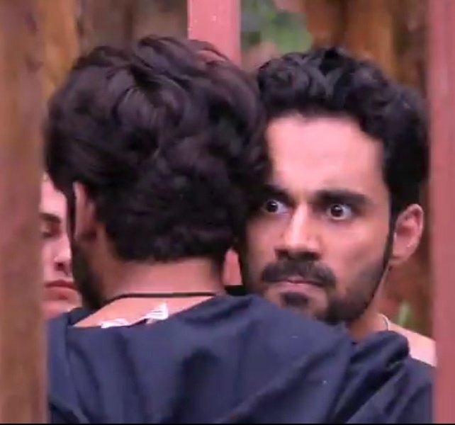 faizzz9's tweet photo. Sasta Abhishek Kumar

Naam Abhishek hone se koi Abhishek Kumar nhi Banta.

#abhishekkumar
#BiggBoss19 #AbhisekhBajaj #AmaalMallik #SalmanKhan𓃵 #WeekendKaVaar  @BeingSalmanKhan @ColorsTV @endemolshine https://t.co/ROnmajprYa