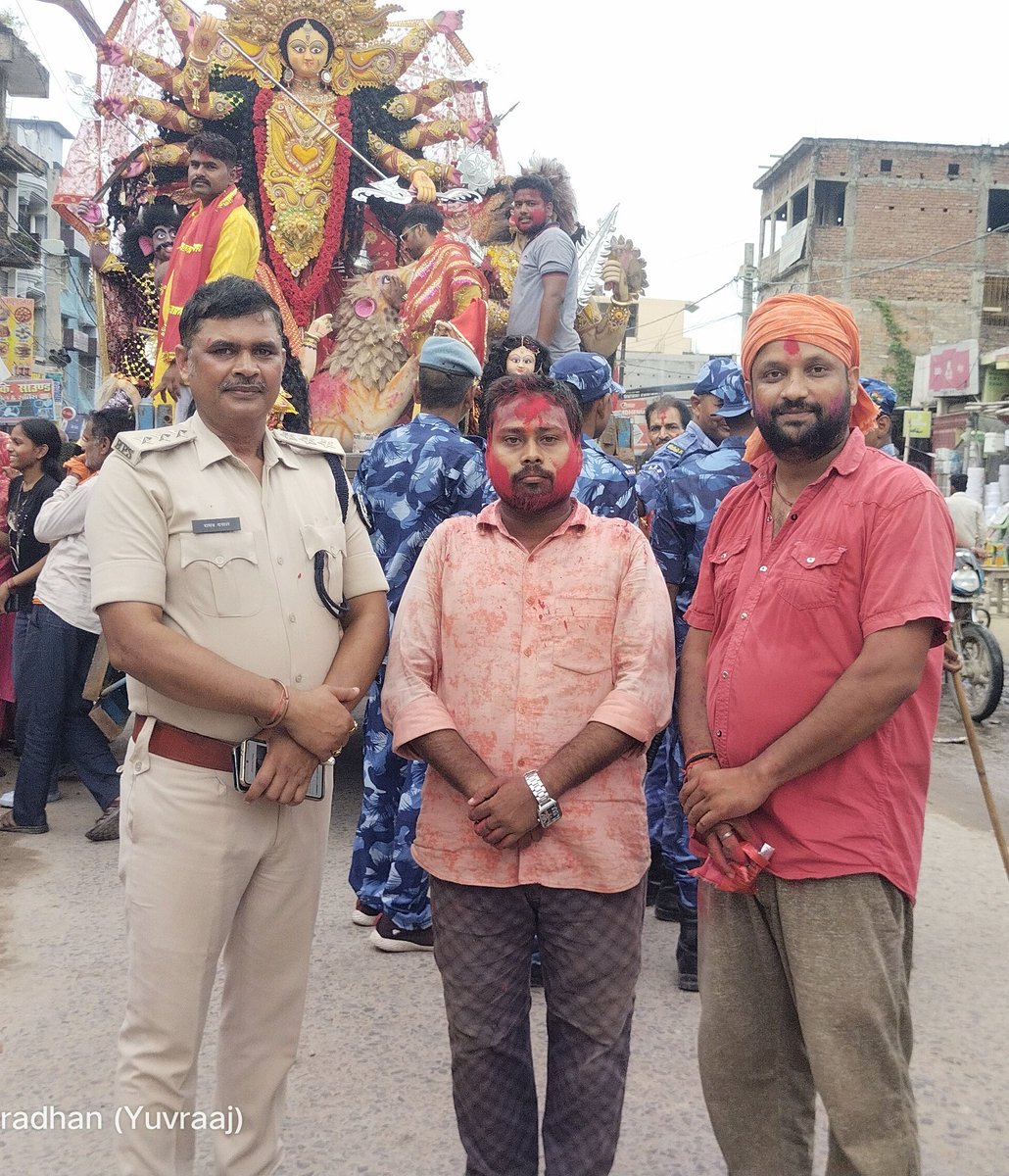 NitishPradhanJe's tweet image. श्री सर्वदेवमयि माता मंदिर #जयनगर मां दुर्गा का मूर्ति विसर्जन में शामिल होते हुए जयनगर शहर के प्रबुद्ध जनों के साथ प्रेम से बोलो जय माता दी 🙏 #NitishPradhan #Jaynagar #Jainagar
