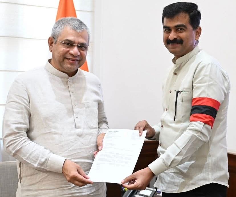 duraivaikooffl's tweet image. கோவில்பட்டியில் வந்தே பாரத் தொடர்வண்டி நின்று செல்லும் என ரயில்வே துறை அறிவிப்பு..! 

மறுமலர்ச்சி திமுகவின் தொடர் முயற்சிகளுக்கு கிடைத்த வெற்றி..! 

தூத்துக்குடி மாவட்டத்தில் வளர்ந்து வரும் வர்த்தக நகரமாக விளங்குகின்ற கோவில்பட்டியில் சென்னை - நெல்லை வந்தே பாரத் தொடர்வண்டி நின்று…