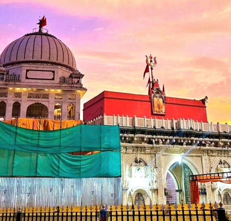 सोने से पहले देशनोक दरबार की मां करणी का आशीर्वाद लेकर जोरदार जोश-उत्साह के साथ जयकारा हो जाए। 

जय मां करणी जय मां भवानी, करणी सदा सहायते।🙏🏻

Good Night 🙌