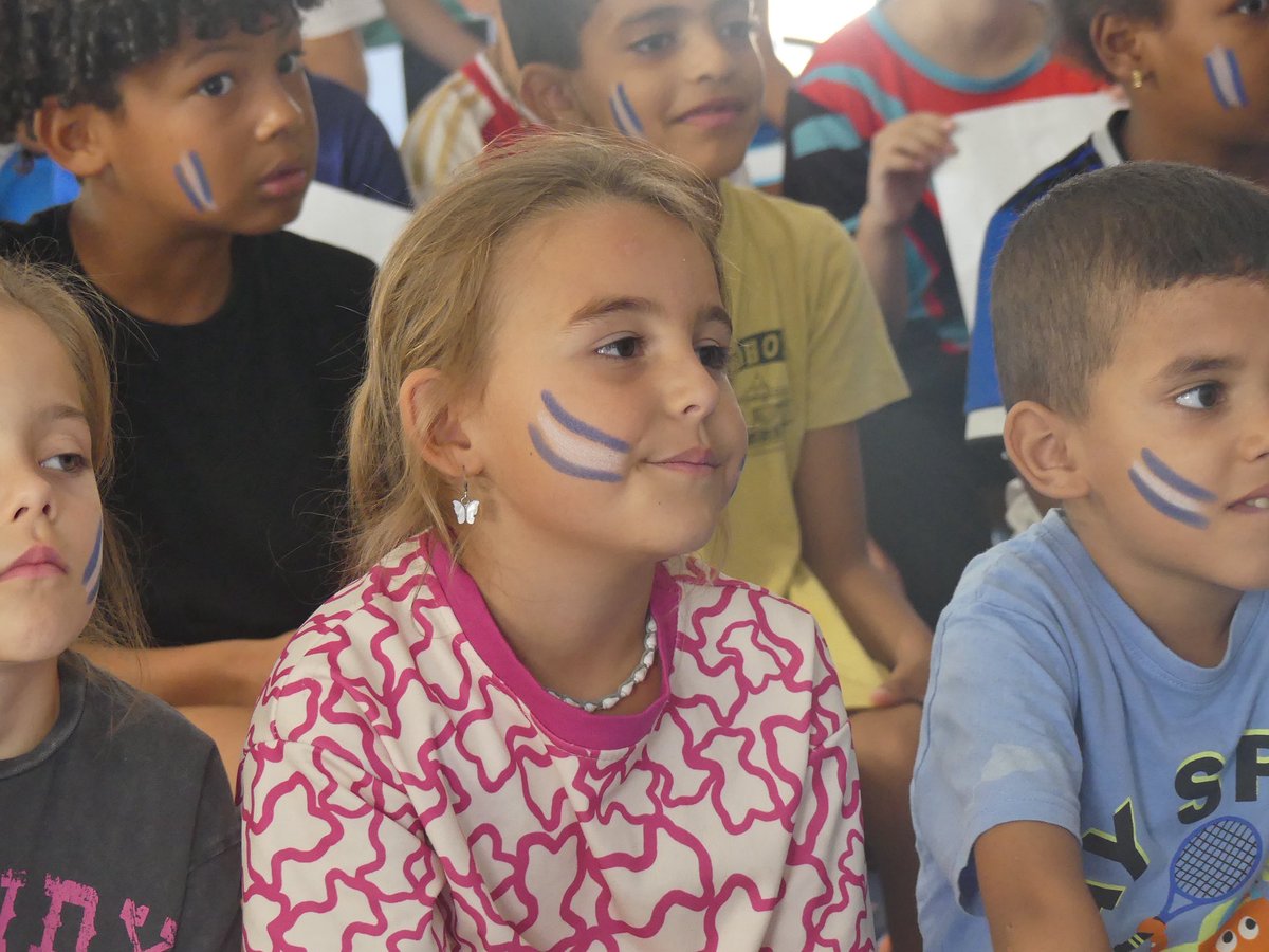 Qué importante son estas cosas que siempre mima mucho el <a href="/recreoficial/">RC Recreativo de Huelva</a> independientemente de la categoría.

👏🏻 Visita a los colegios para fomentar el recreativismo en las nuevas generaciones.

➡️ Han superado los 13.657 abonados, es el equipo con más abonos en la historia de