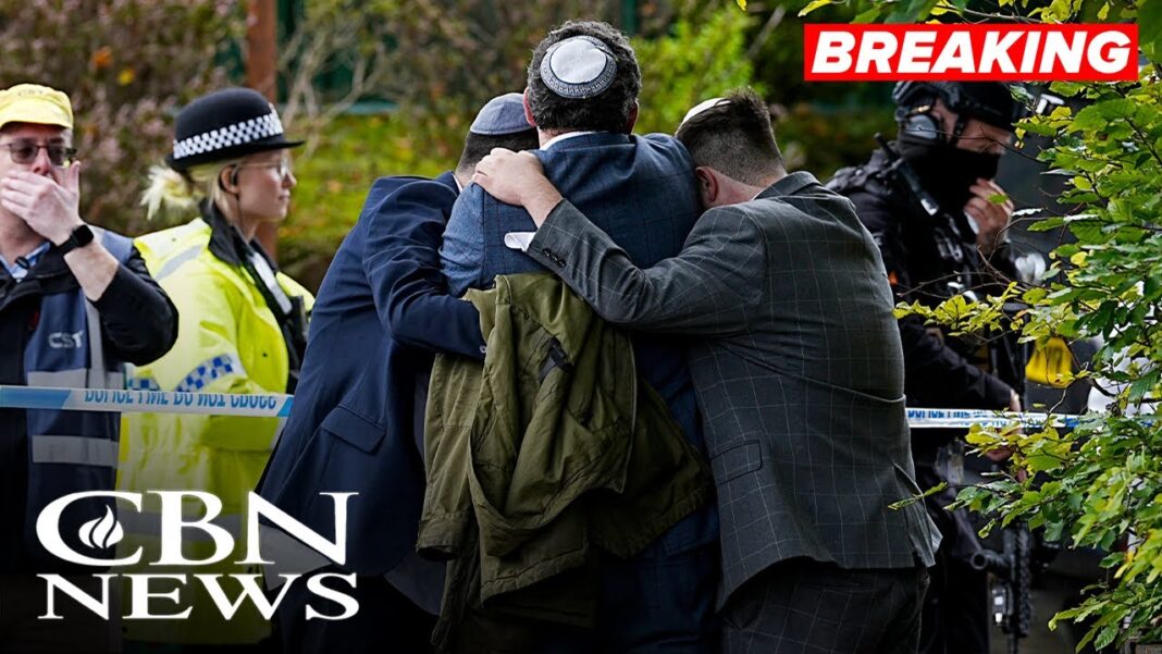 TJVNEWS's tweet photo. Britain’s Yom Kippur Tragedy: Synagogue Attack in Manchester Sends Shockwaves Through Global Jewry

https://t.co/ysFB0zhMeo

Follow the TJNEWS channel on  
WHATSAPP 🔗 https://t.co/PzDjH9shsn
TELEGRAM 🔗https://t.co/rzwrqHUswg

#britainunderattack #ManchesterSynagogue #YomKippurAttack