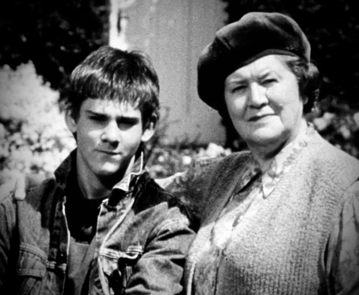 putthetellyon's tweet image. Dame Patricia Routledge. A legendary character actress. She will not be forgotten! 

“Tell God it’s BOUQUET!” 💐 

#patriciaroutledge