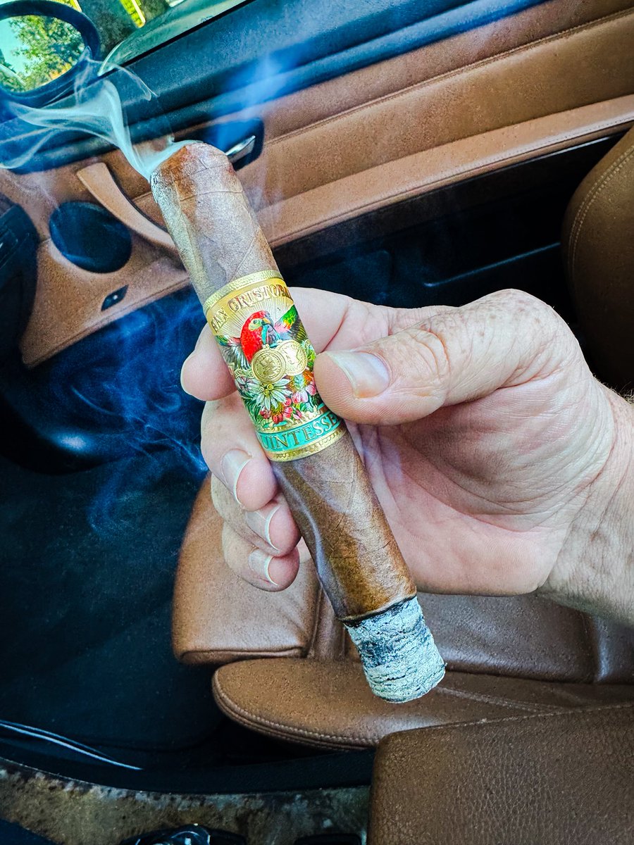 stogiedad's tweet image. I’m not on the beach, but it is #Friday so I’ll try and make it feel like vacation…#SanCristobal #Quintessence and #coffee.  Excellent smoke for sure!  #nowsmoking #CigarLife #CigarsOnX #BOTL @Ashtoncigar