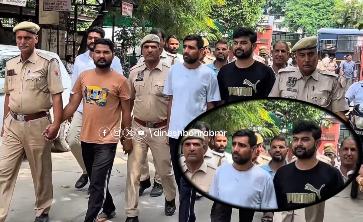 dineshbohrabmr's tweet image. 30 सितम्बर को राजस्थान यूनिवर्सिटी परिसर में RSS का शस्त्र पूजन कार्यक्रम आयोजित होना था। इसके विरोध में NSUI कार्यकर्ता दोपहर 3 बजे कुलपति सचिवालय के बाहर धरने पर बैठ गए। 

भारी बारिश के बावजूद कार्यकर्ता डटे रहे। शाम को NSUI कार्यकर्ता आयोजन स्थल तक पहुंचे, जहां मंच पर तोड़फोड़…