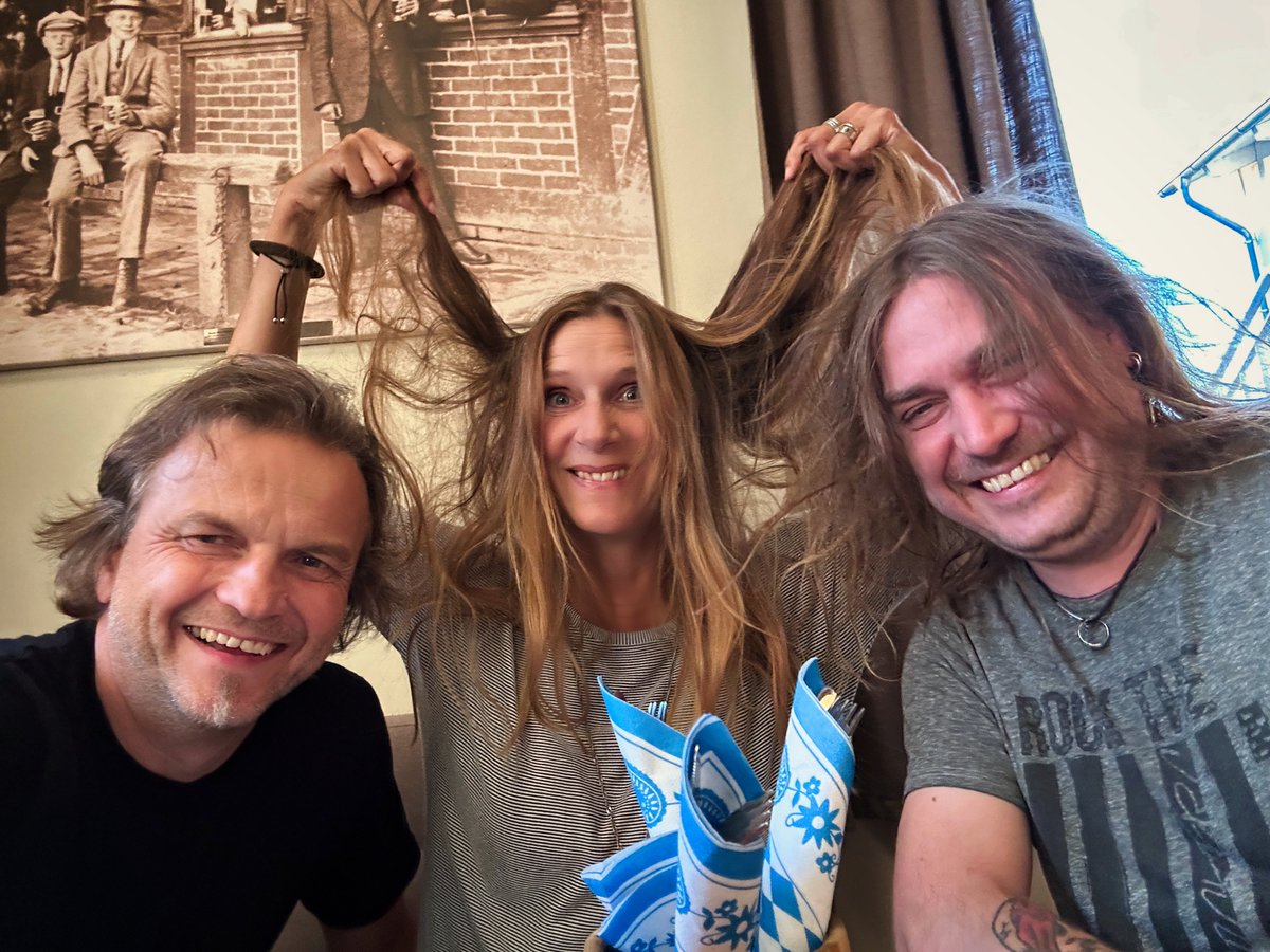 Mit den Jungs kurz vor'm Auftritt.
#tonifunk #justbrillband #stephaniebrill #LiveMusic