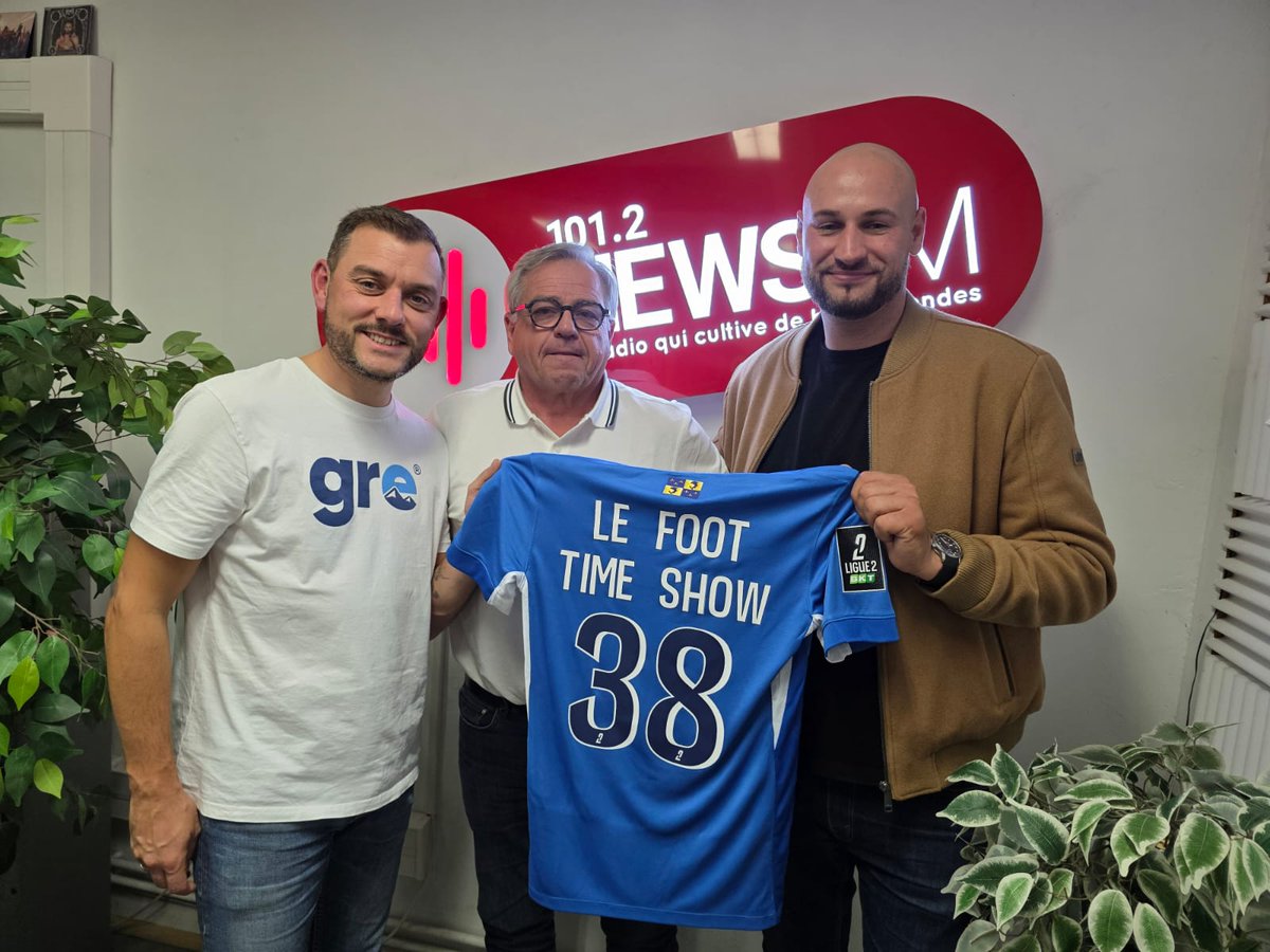 LeFootTimeShow's tweet photo. 🙏Vous avez été nombreux chers auditeurs et auditrices à nous écouter lors de cette émission avec MAX MARTY 🔵⚪️
Un grand merci à nos partenaires @7lo et @GuyHoquetNeodia Echirolles et Saint Ismier, @MetroSports_fr pour leurs soutiens indéfectible 🤝 https://t.co/D9fVMwWhD5