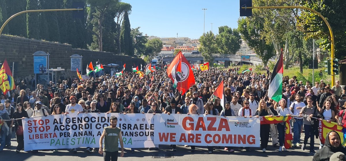 usbsindacato's tweet image. 300mila a Roma
100 mila a Milano 100mila a Bologna 80mila a Napoli 20mila a brescia a catania a Palermo 50mila Genova 20milaAlivorno bloccati porti autostrade tangenziali
UN MILIONE E MEZZO IN ITALIA
#BlocchiamoTutto
#sciopero
#GlobalSumudFlotilla #FreePalestine
#Gaza #USB