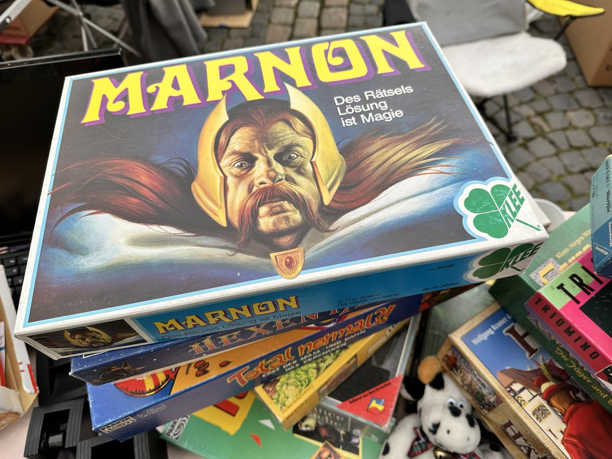 JoachimHesse's tweet image. „Des Rätsels Lösung ist Magie“, verspricht das Spiel #Marnon. Die 1980er waren eine wilde Zeit, wenn ich diese Brettspiel-Packung auf dem #Flohmarkt betrachte. 👀 #Klee war übrigens ein deutscher Spieleverlag aus Fürth.