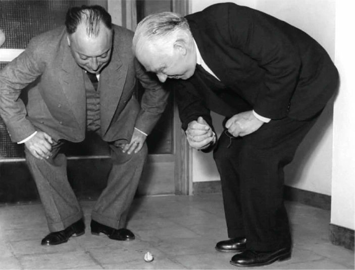 Davide Castelvecchi (@dcastelvecchi) on Twitter photo Wolfgang Pauli played a central role in the development of quantum mechanics—partly behind the scenes. But the exclusion principle, which he stated 100 years ago "in the form of the Ten Commandments”, has Pauli's name on it. My <a href="/NatRevPhys/">Nature Reviews Physics</a> (with gift link)
rdcu.be/eJkam Wolfgang Pauli played a central role in the development of quantum mechanics—partly behind the scenes. But the exclusion principle, which he stated 100 years ago "in the form of the Ten Commandments”, has Pauli's name on it. My <a href="/NatRevPhys/">Nature Reviews Physics</a> (with gift link)
rdcu.be/eJkam