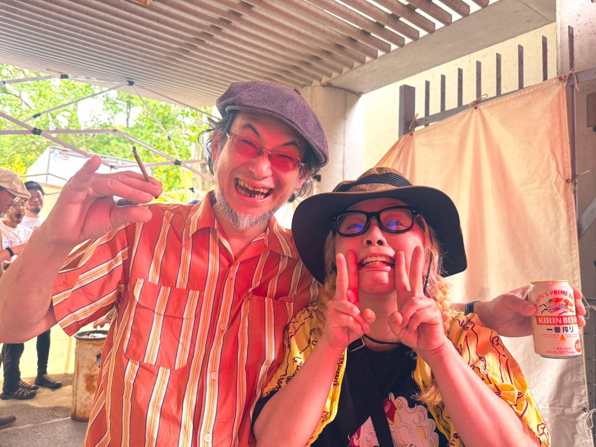rainbowhill2012's tweet photo. #服部緑地RAINBOWHILL
演者も遊びます。
レインボー仲間も遊びにきました。
バンドマンは倒れます。

ハッチハッチェルにいさんは
子供たちの人気者でした。
ムジカピッコリーノでヴァイオリンを
ねだって、デキシー観て、
今度はドラム始めたいんだって。 https://t.co/MKZwWqkd4D
