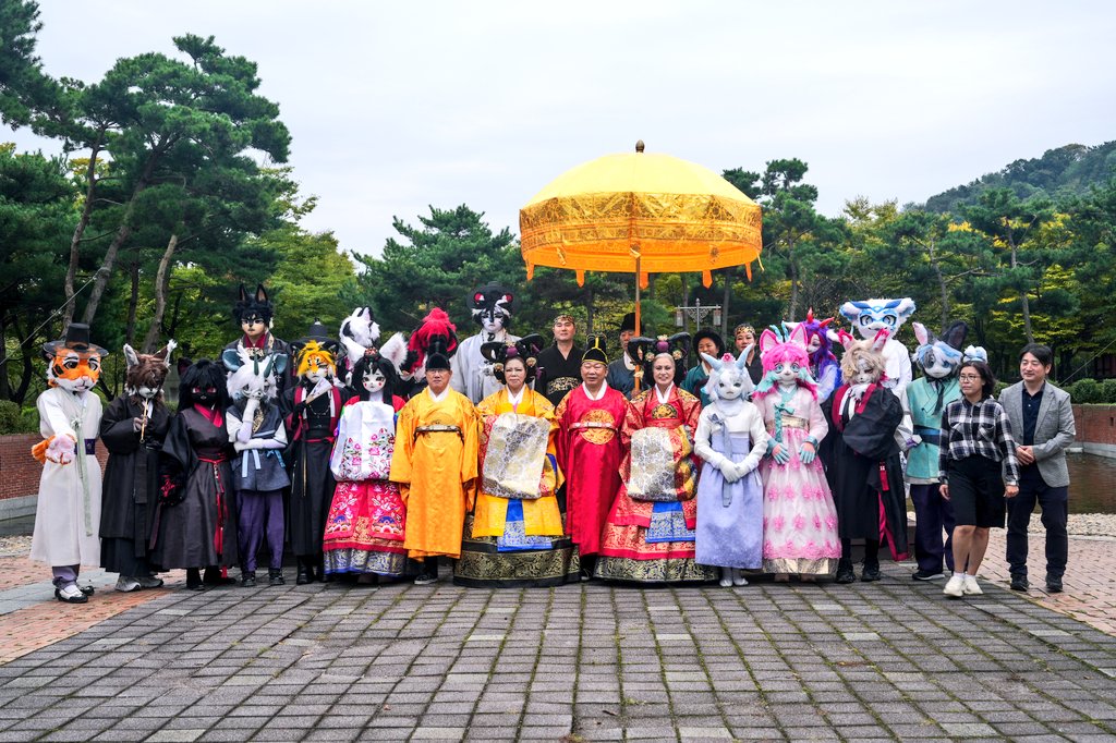 한복 문화를 선두하는 (주)연리지와 BPC가 함께 월미 전통공원에서 패션쇼와 행차를 진행했습니다.

한복 시니어 모델분들과 함께한 뜻깊은 시간이었습니다.🥰