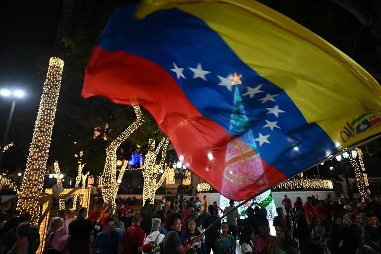 almayadeen_es's tweet photo. EE. UU. prepara pretexto para una acción militar contra Venezuela 
https://t.co/gW0mkwnuRI

#EEUU #Venezuela #AccionMilitar #Pretexto https://t.co/Y3WpBytGtx
