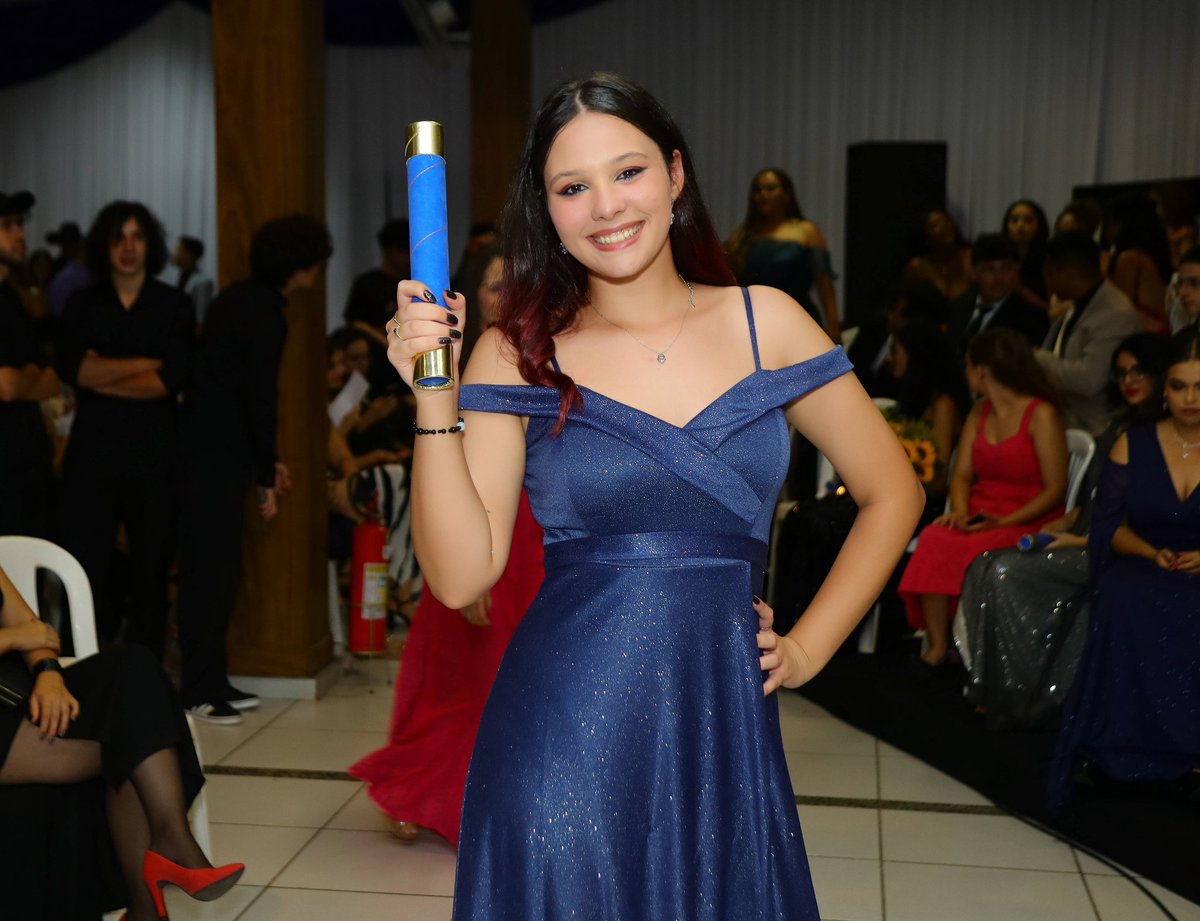 É amigos, meu vestido de formatura foi babado