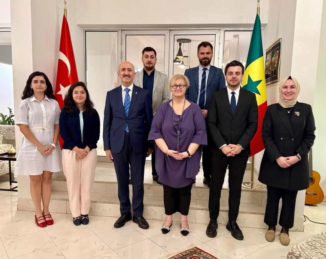 Büyükelçi <a href="/NurSagman/">Nur Sagman</a>, 🇸🇳’e çalışma ziyareti gerçekleştiren Türkiye Maarif Vakfı Yönetim Kurulu Üyesi Dr. Mehmet Cangir’i  Büyükelçiliğimiz Rezidansında ağırlamıştır.