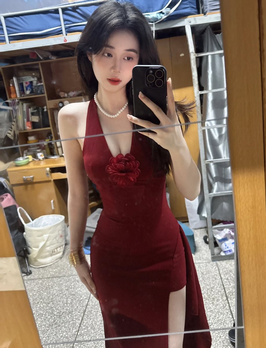 本科以下的鸡巴就不要找我了，我怕低智商精液进我身体影响我智商