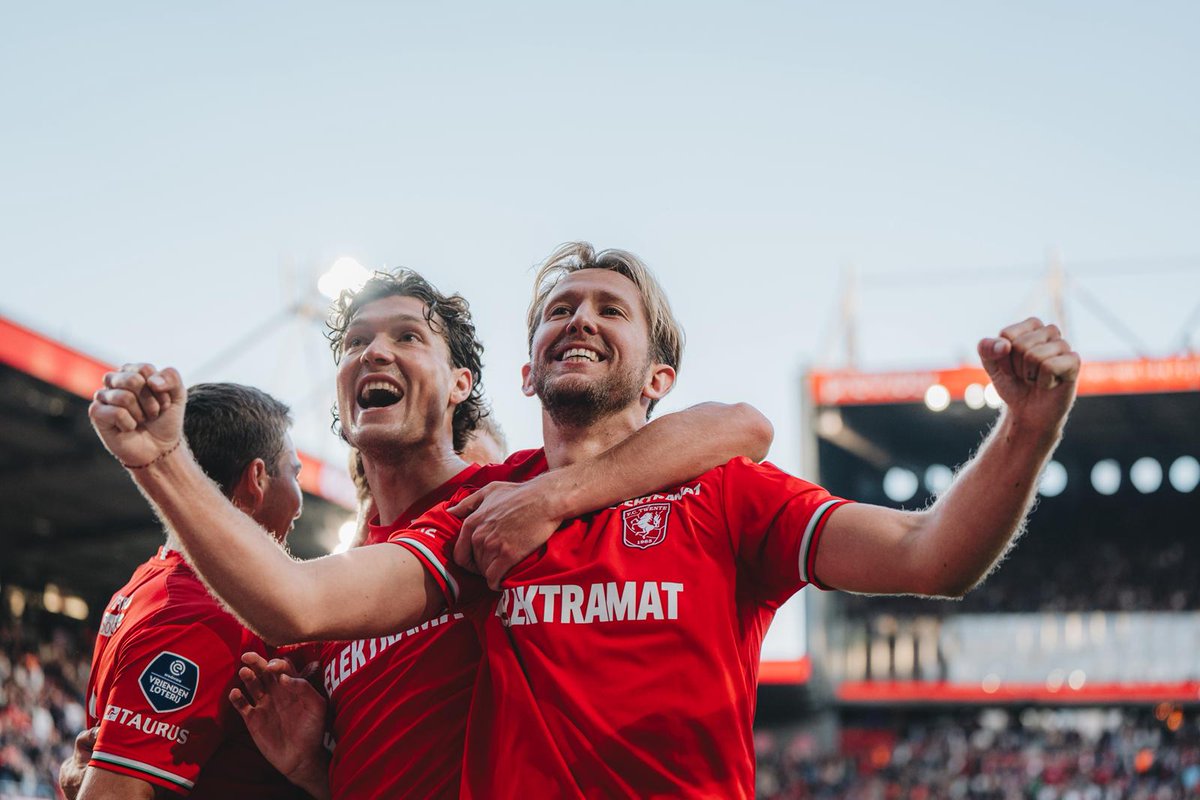 🏟️ 🔴 Zondag keert Michel Vlap terug in De Grolsch Veste. 
Vlap komt voor de wedstrijd tegen Heracles Almelo op het veld afscheid nemen van de supporters. 

#FCTwente