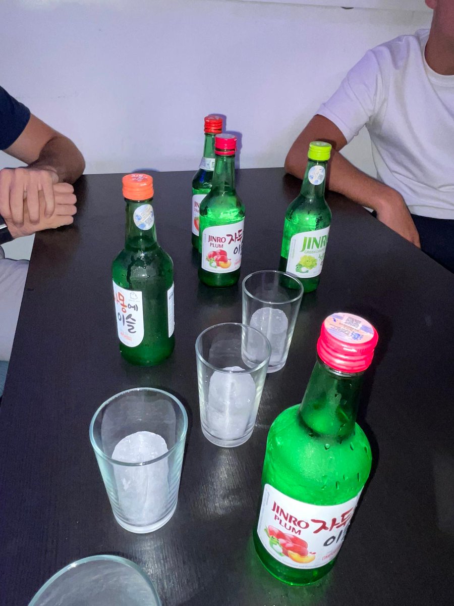 Randomguy_sol's tweet image. The other day I paid 10€ for a Soju, thats how expensive it is in Europe...
If I don't find it cheaper here, I'll have to move to Korea. (1€)