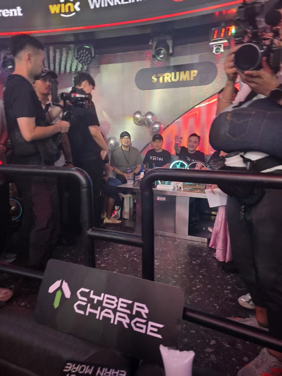 BlockX_Nick's tweet image. 希望下次坐孙哥身边😂