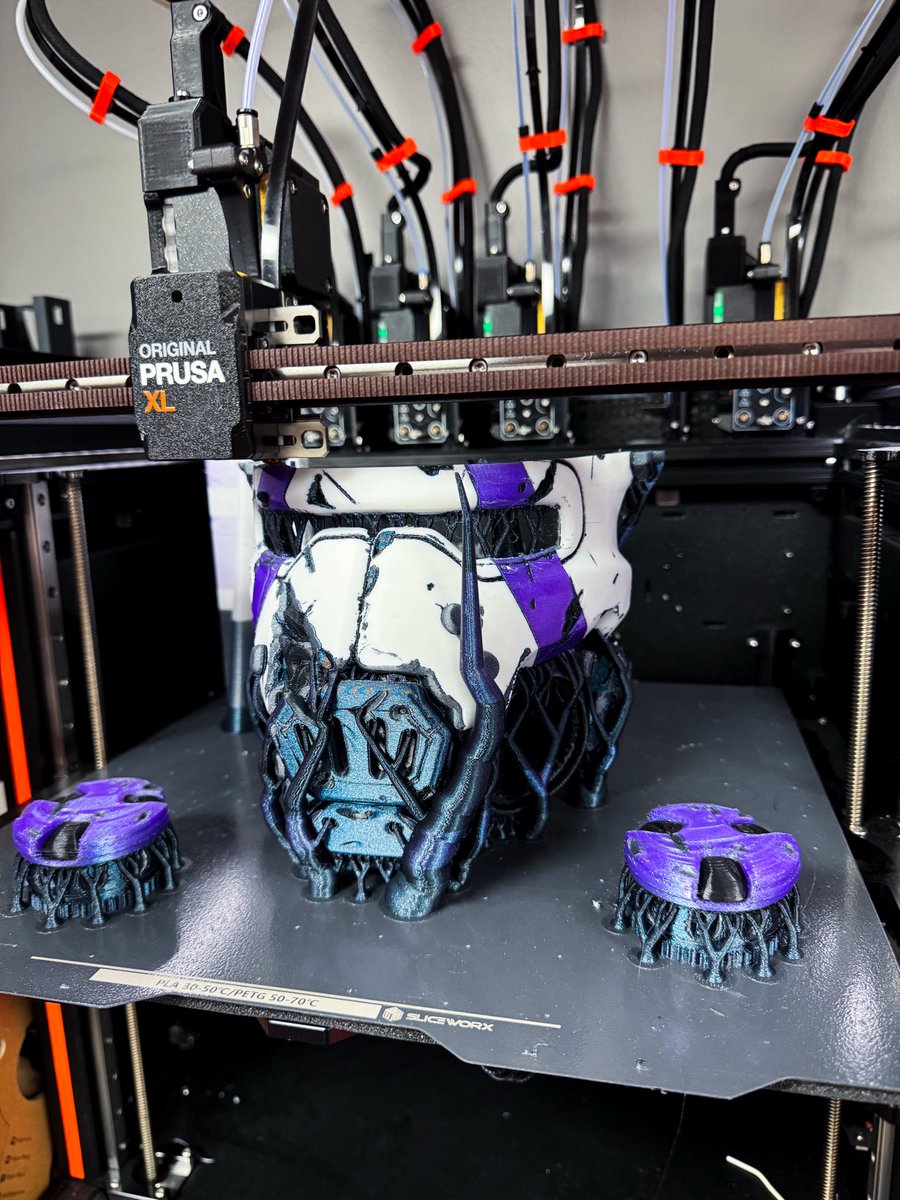 My 2nd attempt at the borderlands mask is looking sooooooo much better! 

Using the exact same gcode as I printed with before. Still have a support to no where 😂🤣 but the print is looking crazy clean!

<a href="/Prusa3D/">Prusa3D</a> <a href="/printablescom/">Printables.com</a> 

<a href="/cookiecad/">Cookiecad - Nathan Apter</a> witchcraft for the vibrant 💜