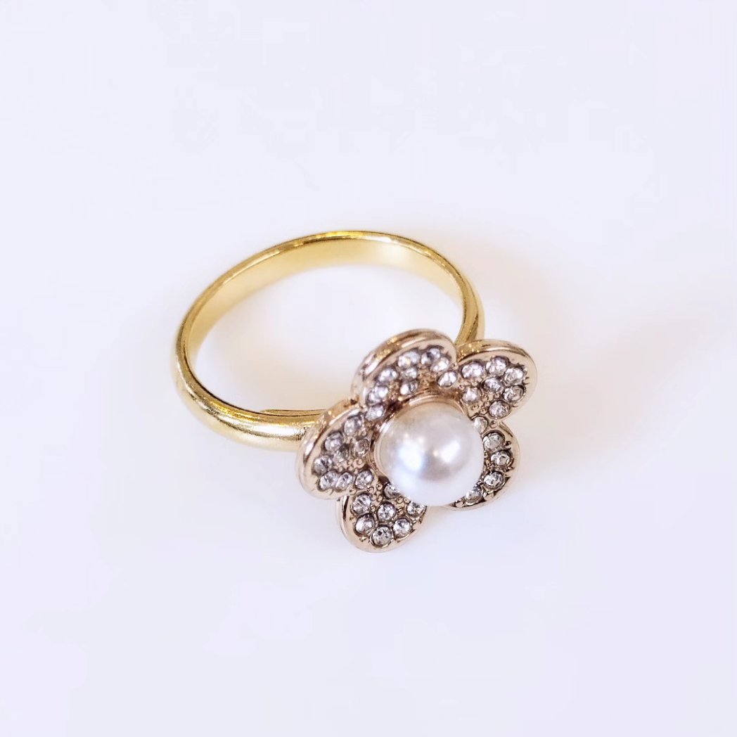 Atelier12Bis's tweet image. Button ring available in-store! #button