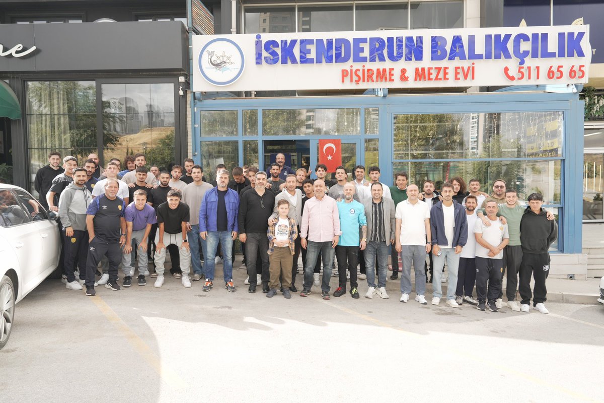 Ankaragucu's tweet photo. Batman Petrol Spor A.Ş. maçımız öncesinde takımımızı moral yemeğinde misafir eden İskenderun Balıkçılık Beytepe ailesine teşekkür ederiz. 🟨🟦 https://t.co/CNnLVQqPFc